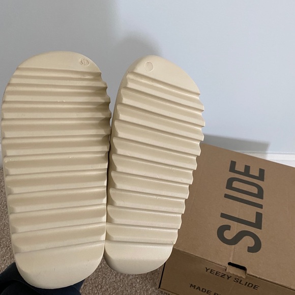 YEEZY Slides “Bone” - Picture 4 of 4